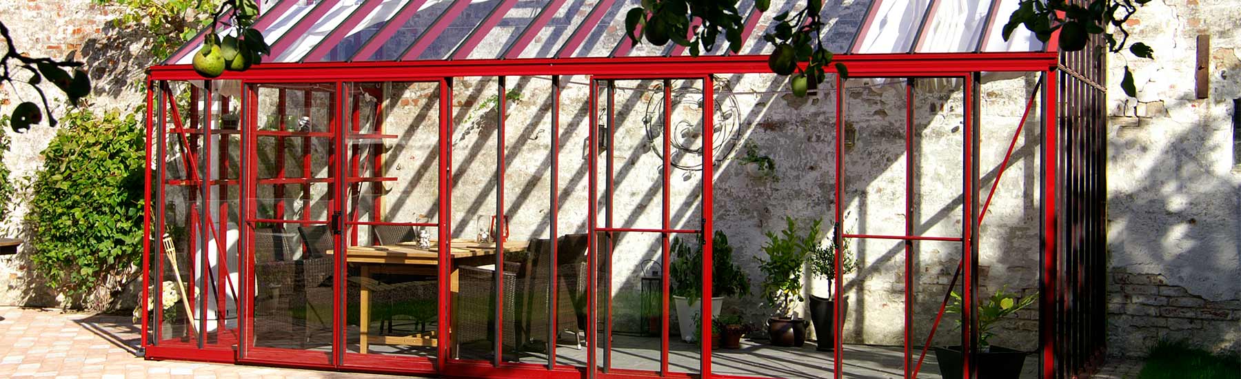Växthus mot vägg, eller väggväxthus som vissa kallar det . Arcadia Växthus mot vägg i rött