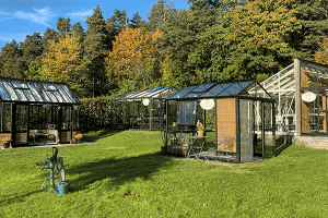 Visningsträdgård av Växthus, orangerier och uterum i Solna, Stockholm. Classicums utställning är utomhus