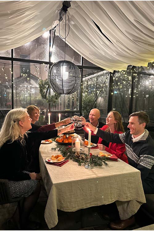 Mötesmiljö i Malmö Arena Hotels orangeri, där deltagare samlas i varmt ljus för samtal och inspiration.