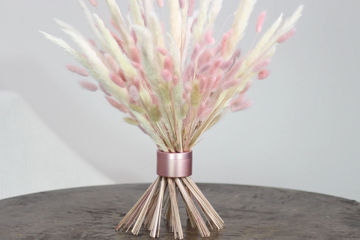 Hanataba bukettverktyg i färgen Pink Champagne, använt i en bukett.