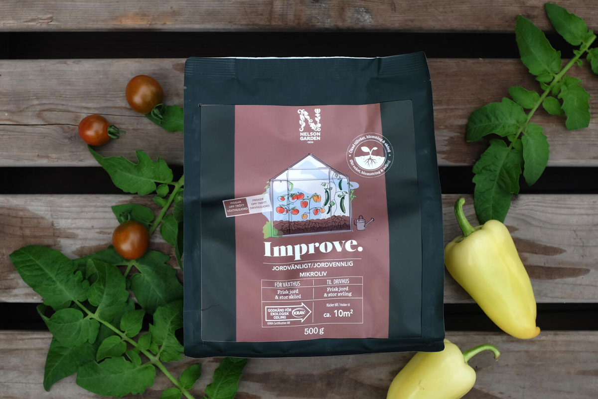 Jordvänligt mikroliv Improve från Nelson Garden i odlingsmiljö med grönsaker