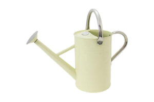 Kent & Stowe vattenkanna 4,5 liter i cream, galvaniserat stål med silverfärgade handtag.
