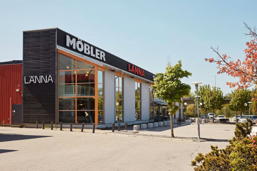 Länna Möbler i Stockholm – stor designbutik där Classicum visar växthus.