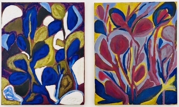 Abstrakta blomformer målade av konstnären Sofia Ekeberg