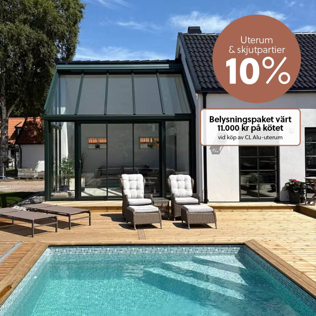 Villa med uterum, pool och altan under sommaren