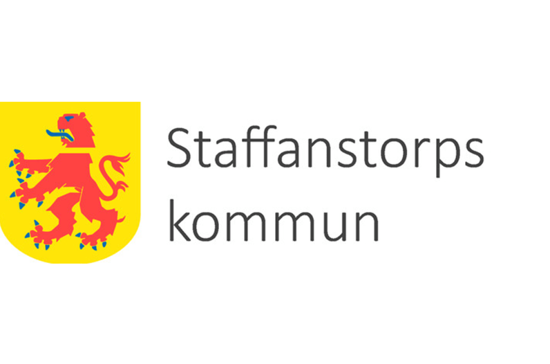 Produktbild: Staffanstorps kommuns logotyp, synlig vid workshoppar och evenemang hos Classicum.